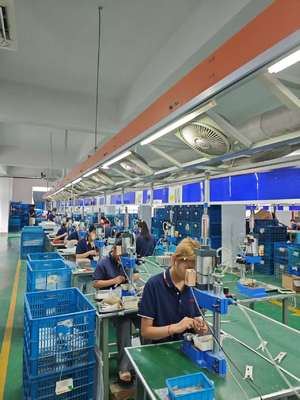 Ceramiczny kręgarek do włosów z beczką 25 mm 1 rok gwarancji i napięciem 110-240V dla gładkich błyszczących kręgów