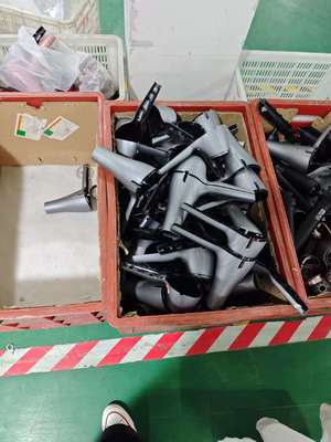 Ceramiczny kręgarek do włosów z beczką 25 mm 1 rok gwarancji i napięciem 110-240V dla gładkich błyszczących kręgów