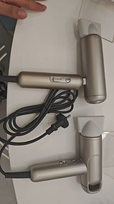 Profesjonalna, składana suszarka do włosów z silnikiem BLDC i technologią jonową do użytku w salonie i w domu